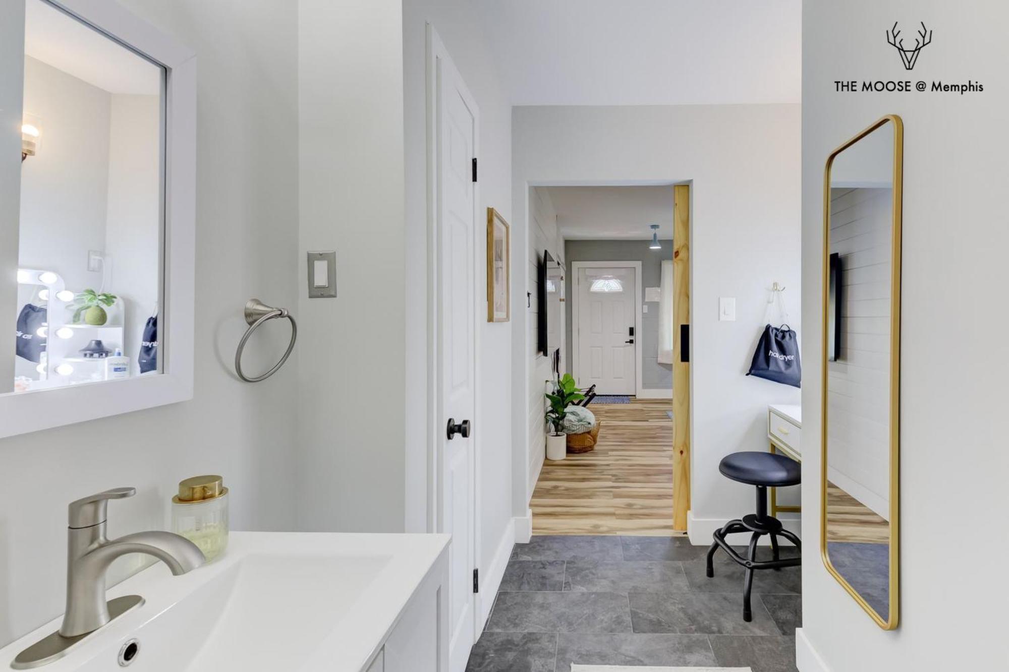 Апартаменти The Moose #11 - Luxe Modern Loft With King Bed, Free Parking & Wi-Fi Мемфіс Екстер'єр фото