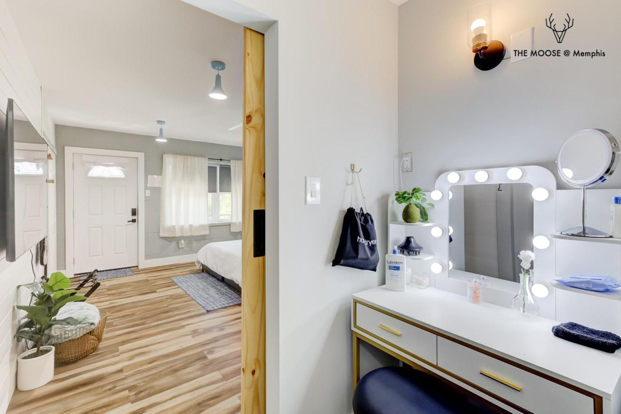Апартаменти The Moose #11 - Luxe Modern Loft With King Bed, Free Parking & Wi-Fi Мемфіс Екстер'єр фото